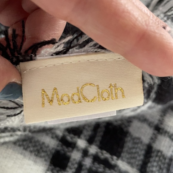 NWOT ModCloth Blanket Scarf - Picture 3 of 4